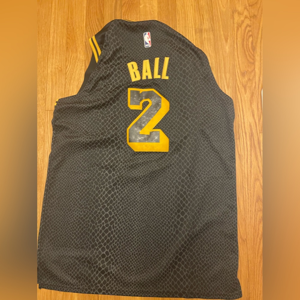 Lonzo Ball rookie jersey